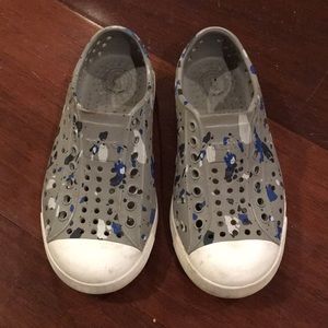 Grey, Blue and White Natives. Size C9